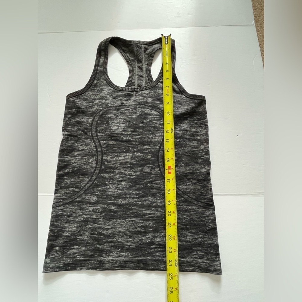 Lululemon Set of 2 Racerback Tanks Size 6 Black and Green - Picture 6 of 12